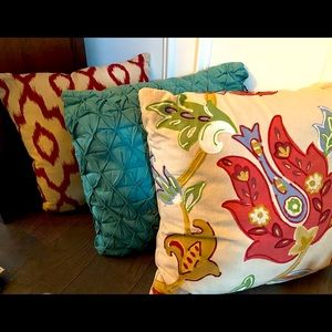 3 coordinating throw pillows